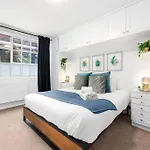Two-Bedroom Apartment Short Term Rental & Flexible Renting Hackney With Free Wifi And Roof Terrace!