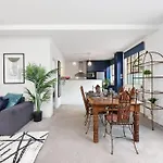 Two-Bedroom Apartment Short Term Rental & Flexible Renting Hackney With Free Wifi And Roof Terrace!