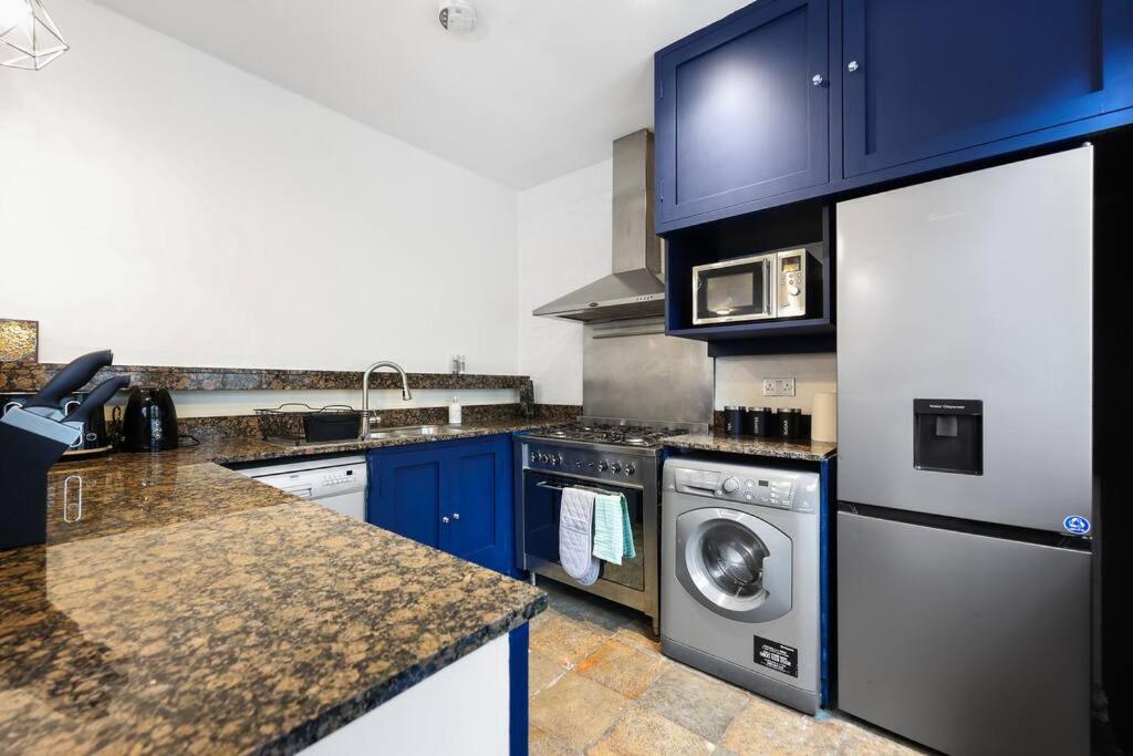 Two-bedroom Short Term & Flexible Renting Hackney With Free Wifi And Roof Terrace! *