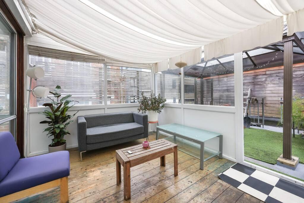 Appartamento Two-bedroom Short Term & Flexible Renting Hackney With Free Wifi And Roof Terrace! Londra