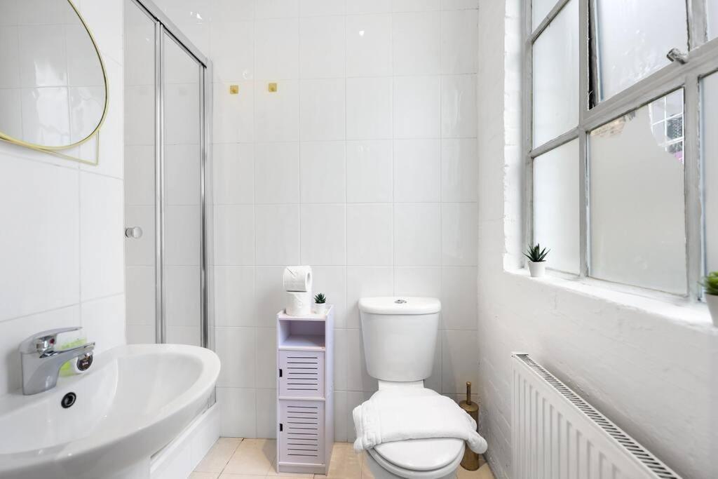 Two-bedroom Short Term & Flexible Renting Hackney With Free Wifi And Roof Terrace! Appartamento Londra