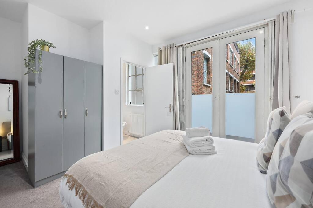 Two-bedroom Short Term & Flexible Renting Hackney With Free Wifi And Roof Terrace! Londra