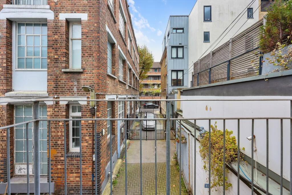 Two-bedroom Short Term & Flexible Renting Hackney With Free Wifi And Roof Terrace! Appartamento Londra