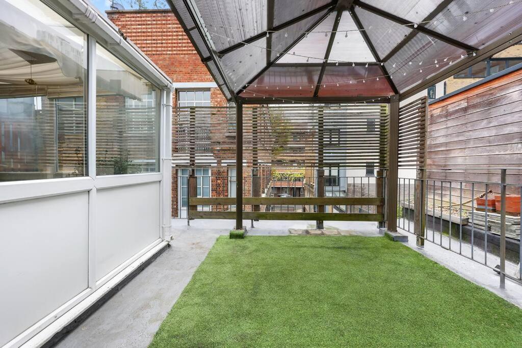 Appartamento Two-bedroom Short Term & Flexible Renting Hackney With Free Wifi And Roof Terrace!