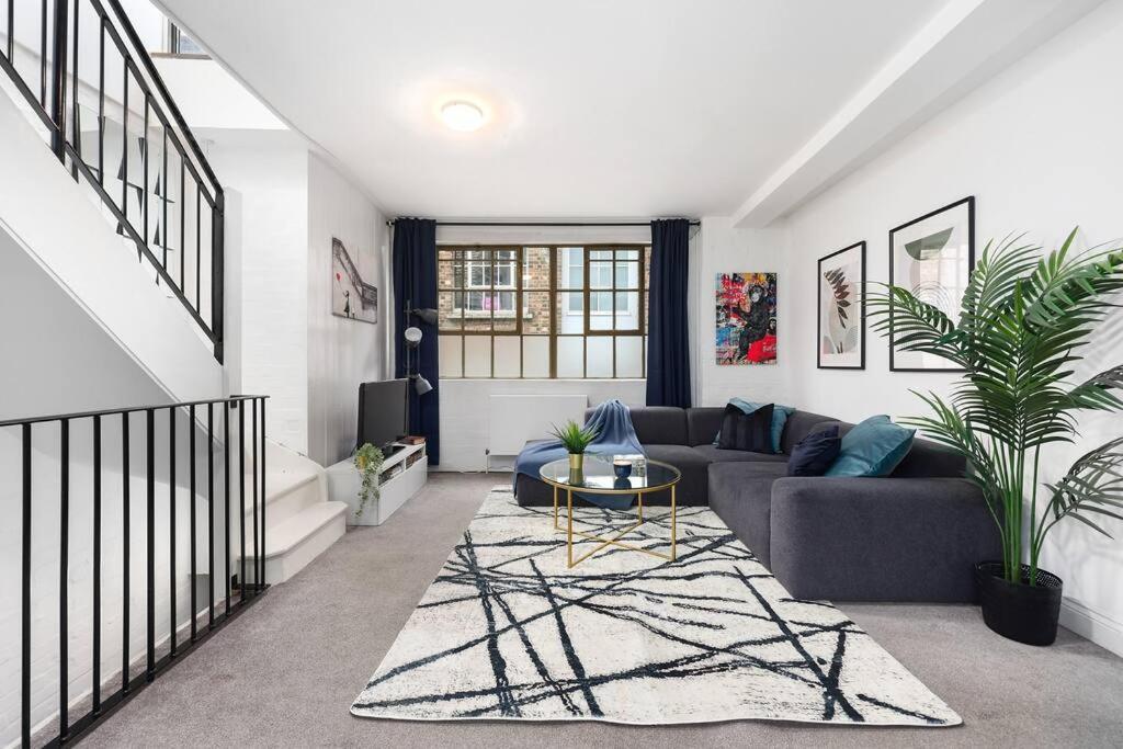 Two-bedroom Short Term & Flexible Renting Hackney With Free Wifi And Roof Terrace!