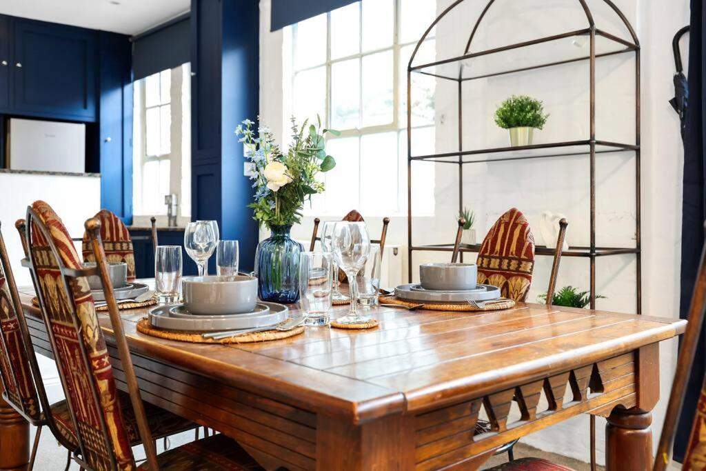 Two-bedroom Short Term & Flexible Renting Hackney With Free Wifi And Roof Terrace! Appartamento